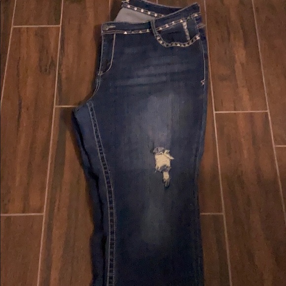 Distressed Seven 7 Jeans - Picture 5 of 9